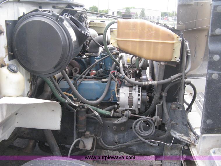 image for item B8172 1996 International 4700 Lo-Profile bucket truck