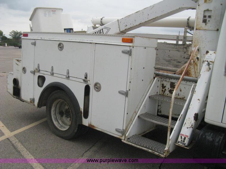 image for item B8172 1996 International 4700 Lo-Profile bucket truck