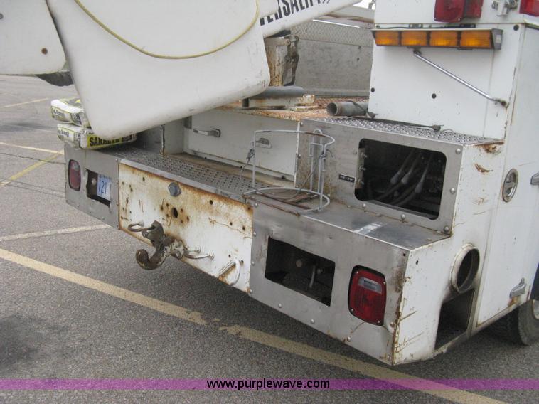 image for item B8172 1996 International 4700 Lo-Profile bucket truck