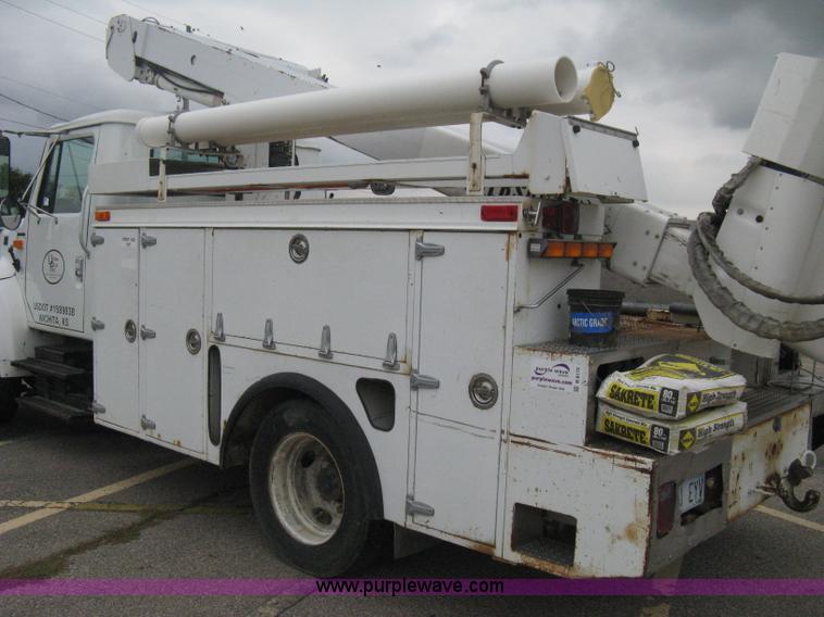 image for item B8172 1996 International 4700 Lo-Profile bucket truck