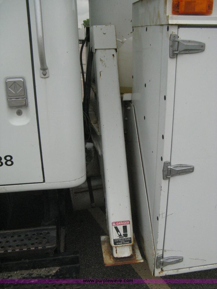 image for item B8172 1996 International 4700 Lo-Profile bucket truck