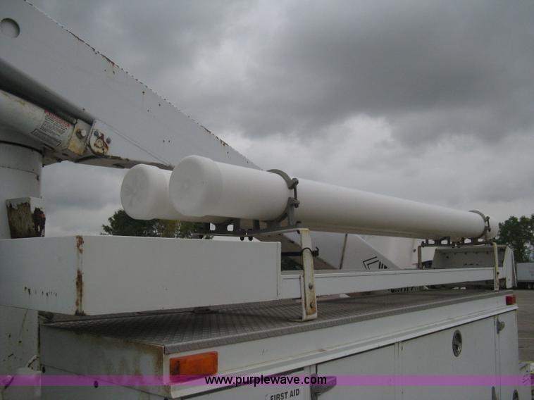 image for item B8172 1996 International 4700 Lo-Profile bucket truck