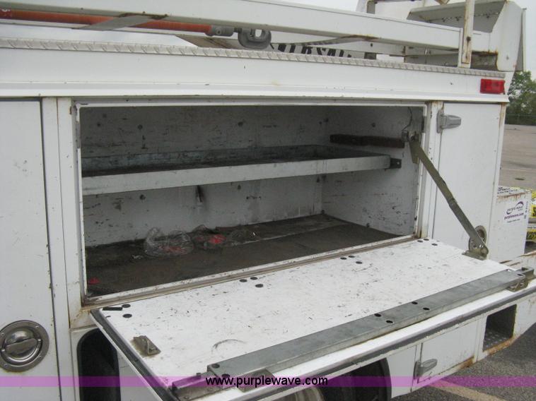 image for item B8172 1996 International 4700 Lo-Profile bucket truck