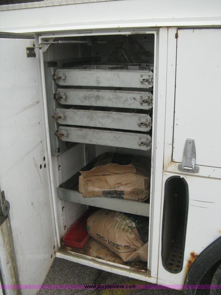 image for item B8172 1996 International 4700 Lo-Profile bucket truck