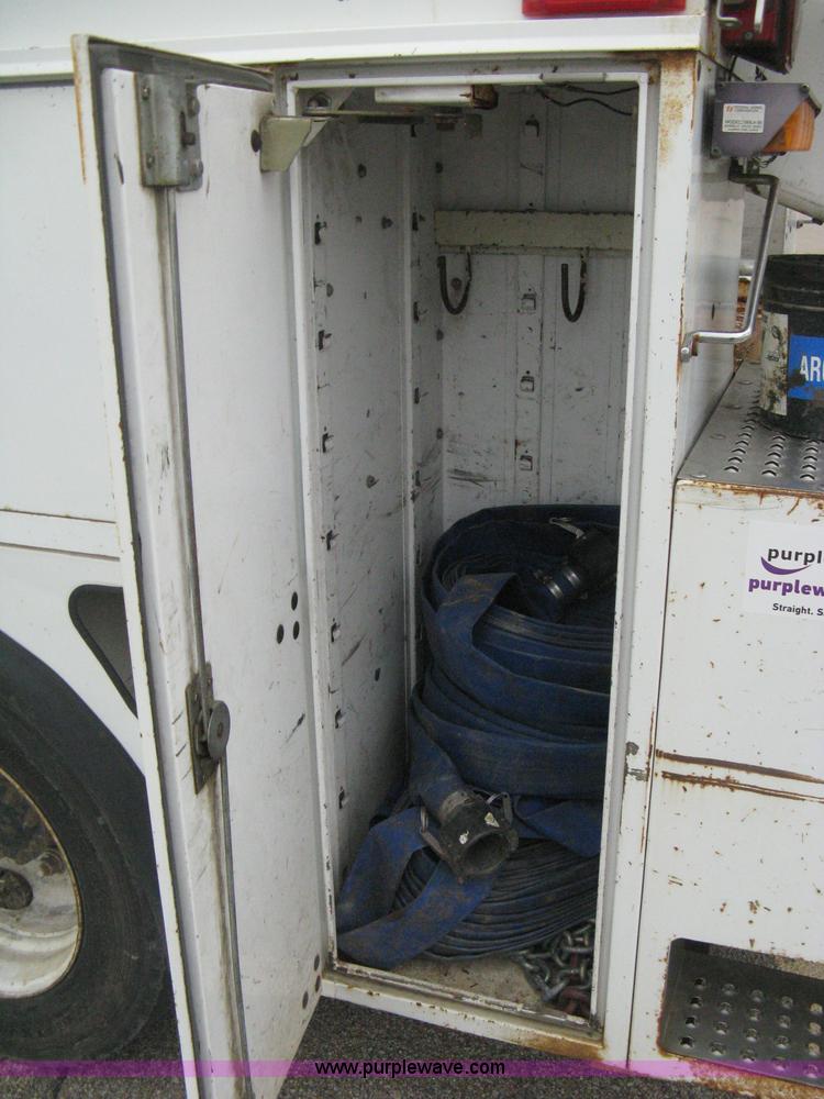 image for item B8172 1996 International 4700 Lo-Profile bucket truck