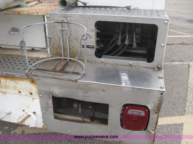 image for item B8172 1996 International 4700 Lo-Profile bucket truck