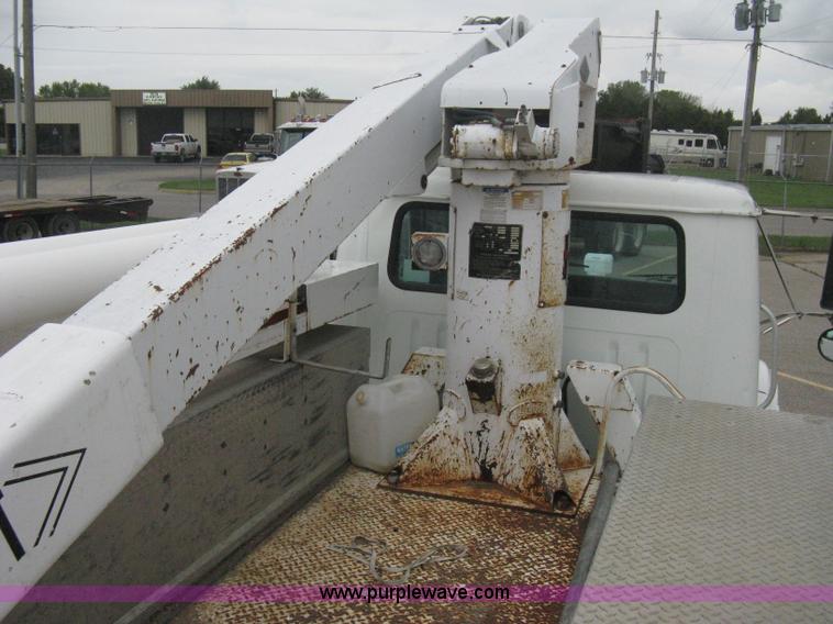 image for item B8172 1996 International 4700 Lo-Profile bucket truck