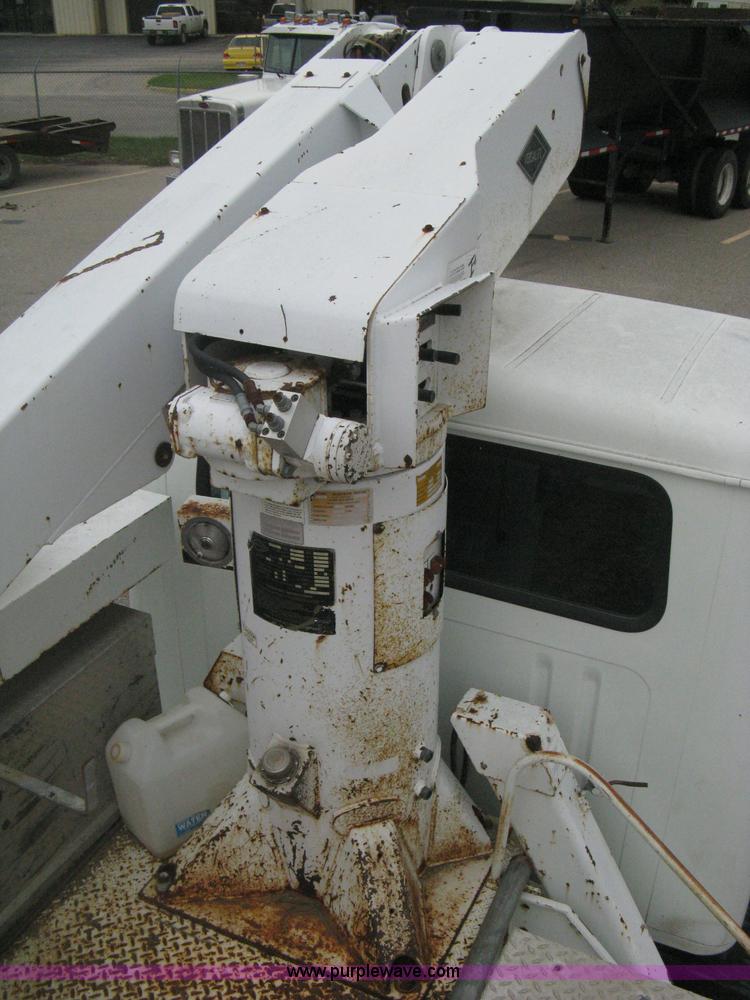 image for item B8172 1996 International 4700 Lo-Profile bucket truck