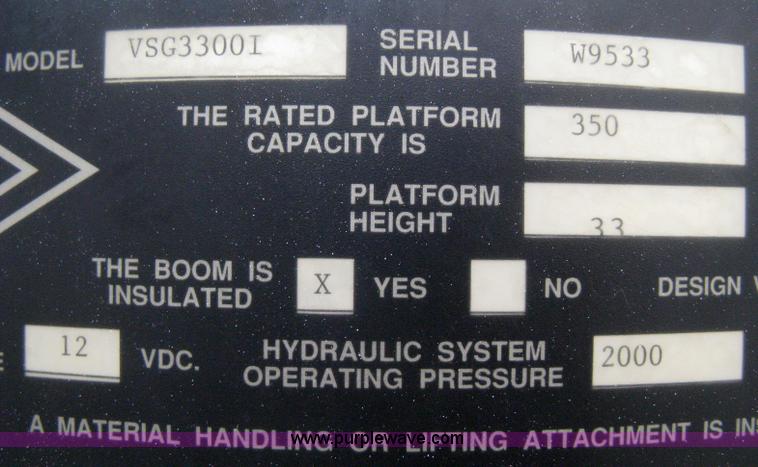 image for item B8172 1996 International 4700 Lo-Profile bucket truck