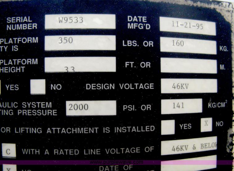 image for item B8172 1996 International 4700 Lo-Profile bucket truck