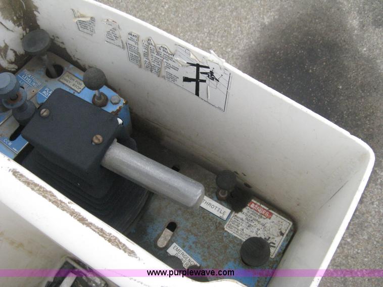 image for item B8172 1996 International 4700 Lo-Profile bucket truck