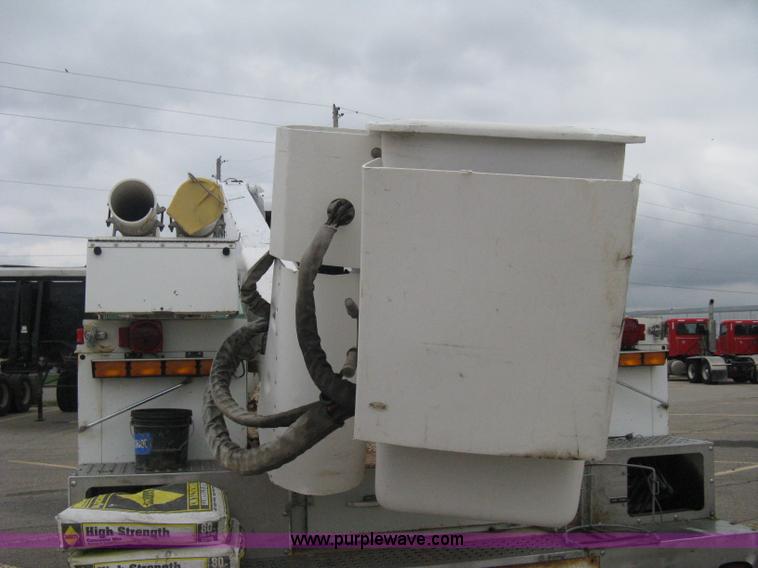 image for item B8172 1996 International 4700 Lo-Profile bucket truck