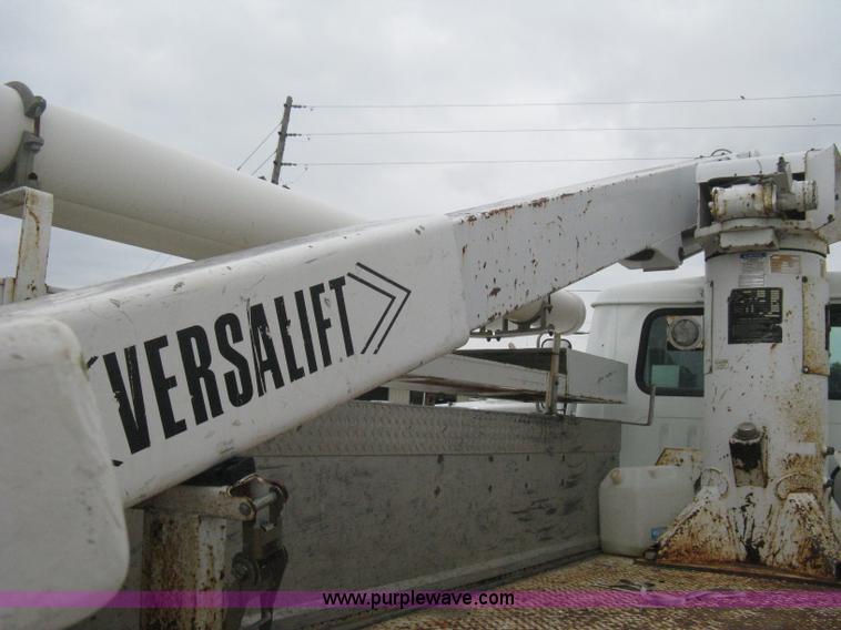 image for item B8172 1996 International 4700 Lo-Profile bucket truck