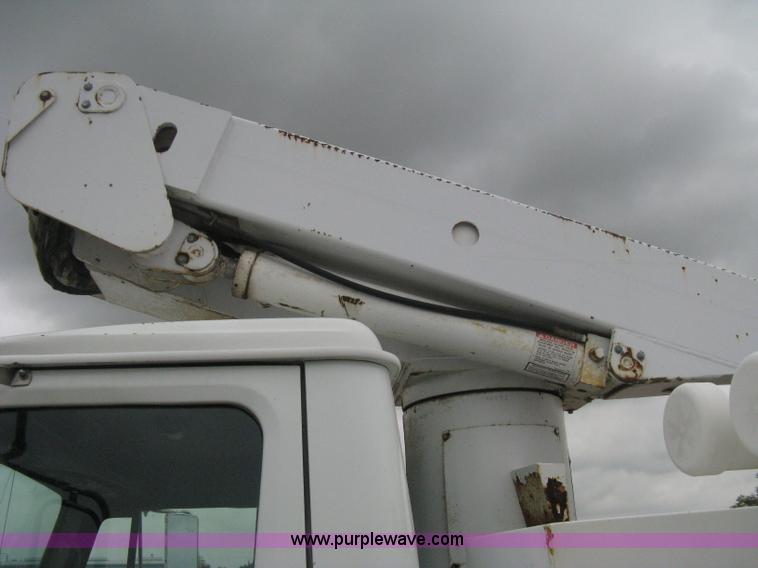 image for item B8172 1996 International 4700 Lo-Profile bucket truck