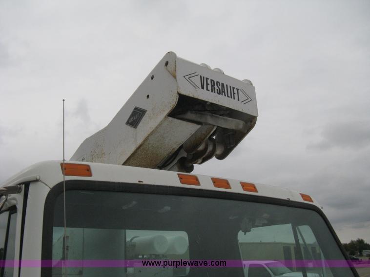 image for item B8172 1996 International 4700 Lo-Profile bucket truck