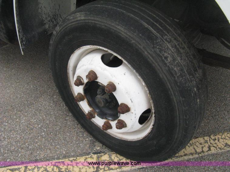 image for item B8172 1996 International 4700 Lo-Profile bucket truck