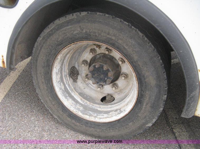 image for item B8172 1996 International 4700 Lo-Profile bucket truck