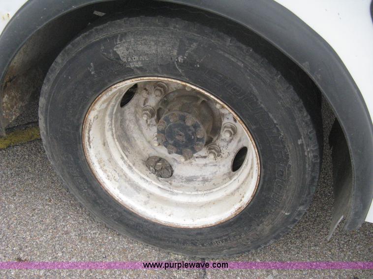 image for item B8172 1996 International 4700 Lo-Profile bucket truck