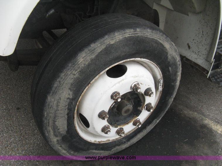 image for item B8172 1996 International 4700 Lo-Profile bucket truck