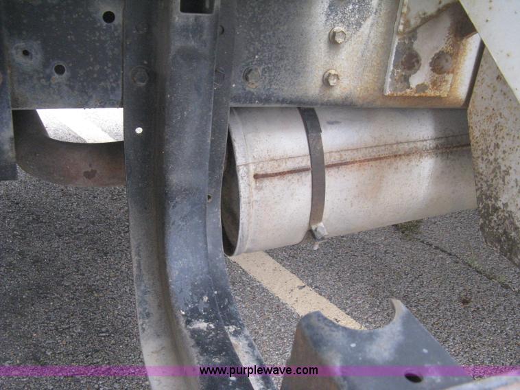 image for item B8172 1996 International 4700 Lo-Profile bucket truck