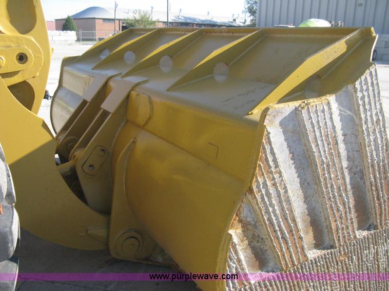 image for item B8199 1998 Caterpillar 980G wheel loader