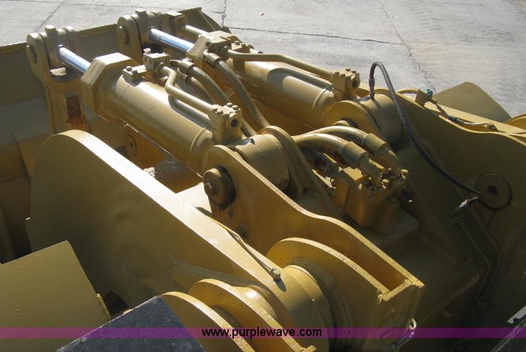 image for item B8199 1998 Caterpillar 980G wheel loader