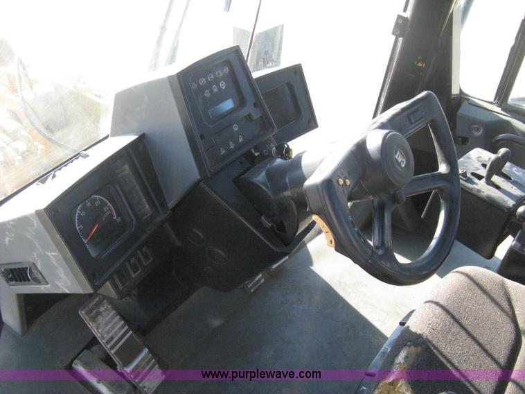 image for item B8199 1998 Caterpillar 980G wheel loader