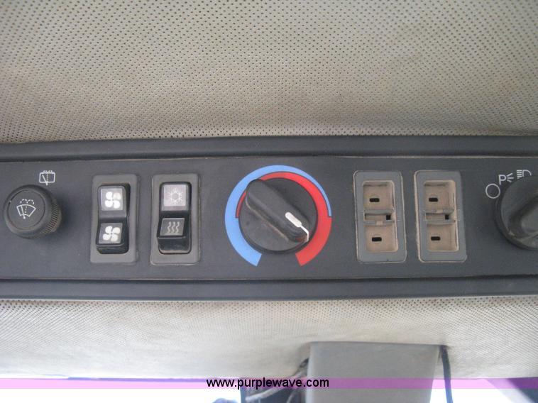 image for item B8199 1998 Caterpillar 980G wheel loader