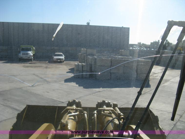 image for item B8199 1998 Caterpillar 980G wheel loader