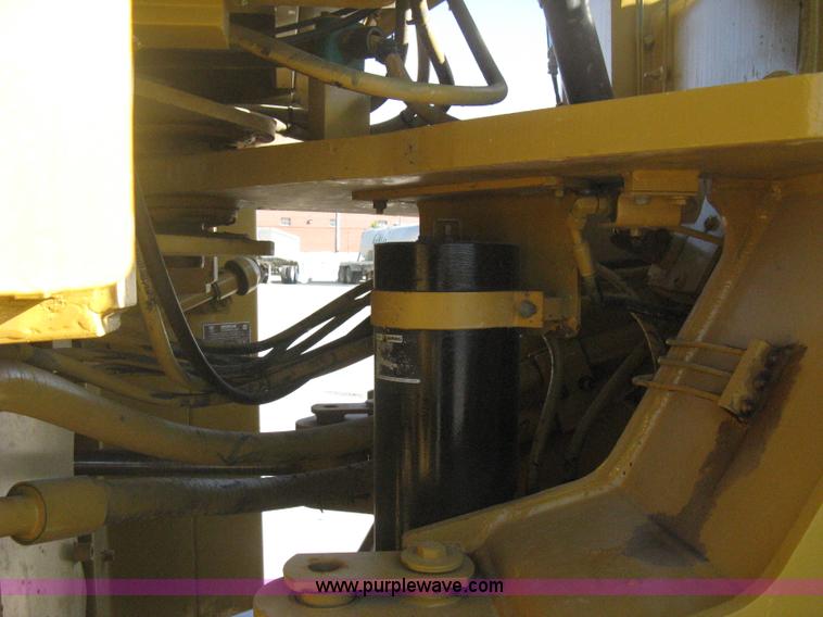 image for item B8199 1998 Caterpillar 980G wheel loader