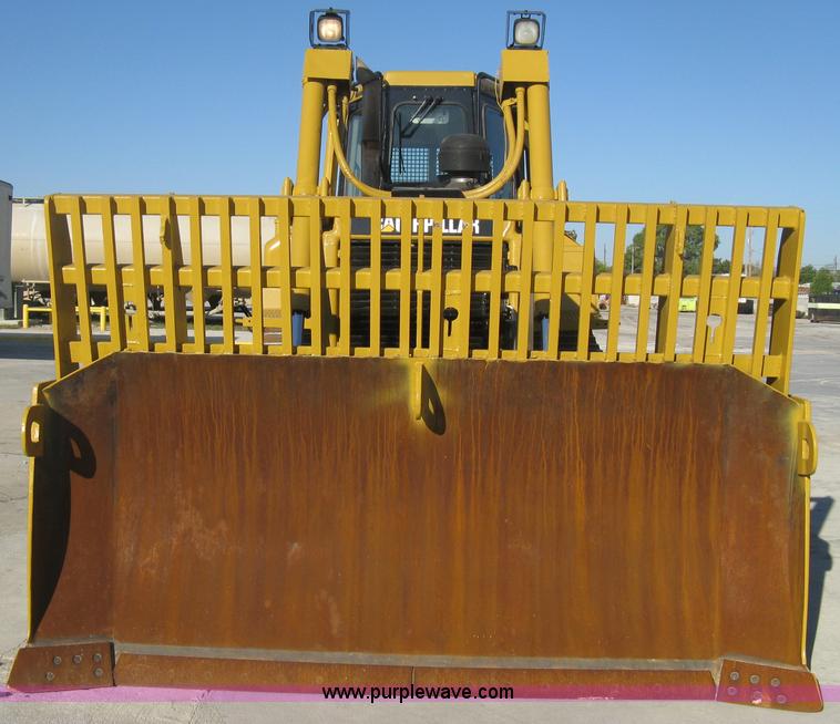 image for item B8200 1997 Caterpillar D6R XL dozer