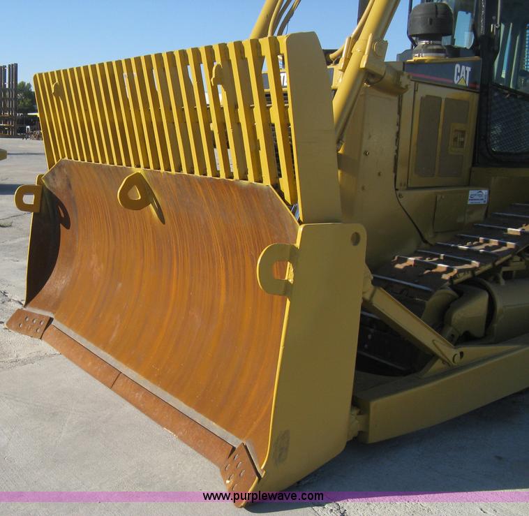 image for item B8200 1997 Caterpillar D6R XL dozer