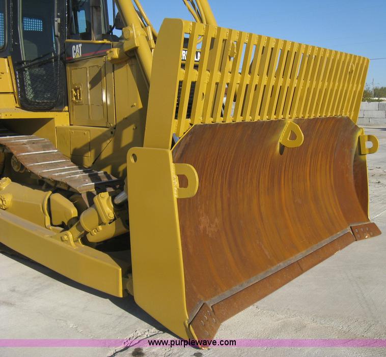 image for item B8200 1997 Caterpillar D6R XL dozer