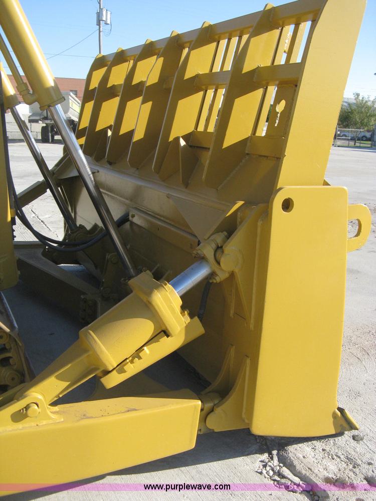 image for item B8200 1997 Caterpillar D6R XL dozer