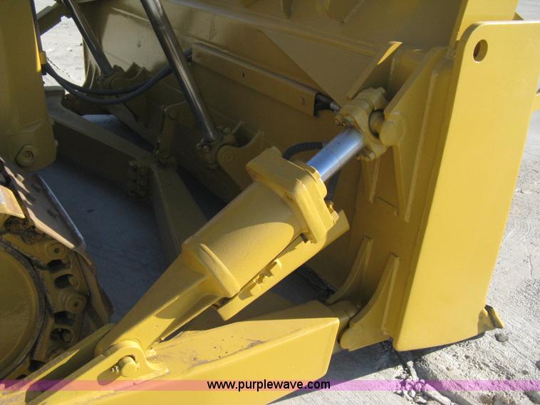 image for item B8200 1997 Caterpillar D6R XL dozer