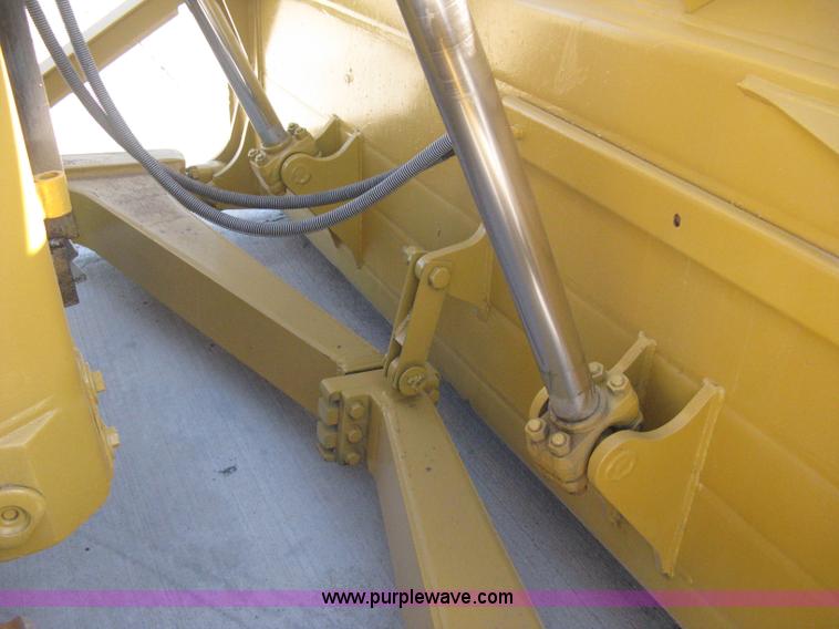 image for item B8200 1997 Caterpillar D6R XL dozer