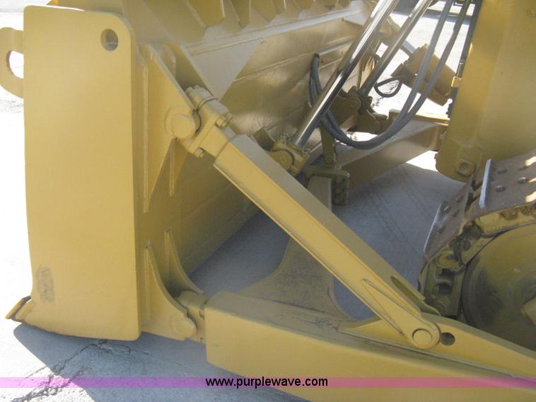 image for item B8200 1997 Caterpillar D6R XL dozer