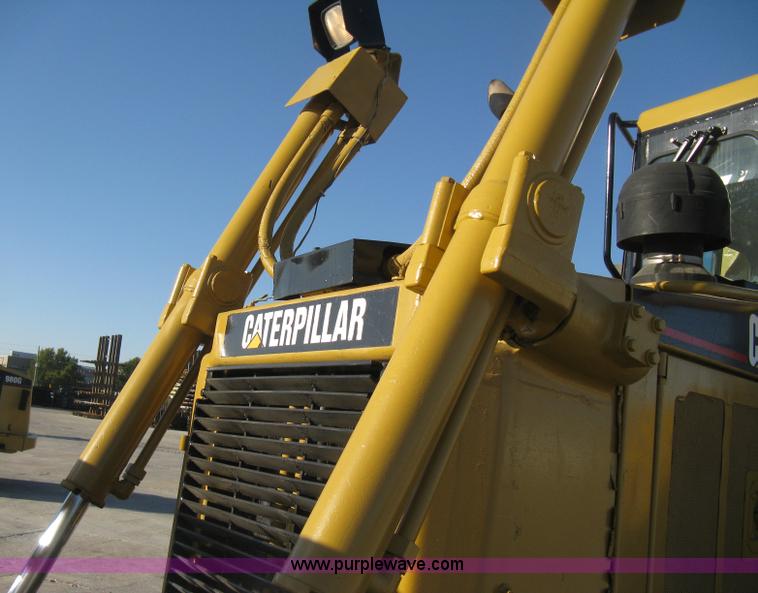 image for item B8200 1997 Caterpillar D6R XL dozer