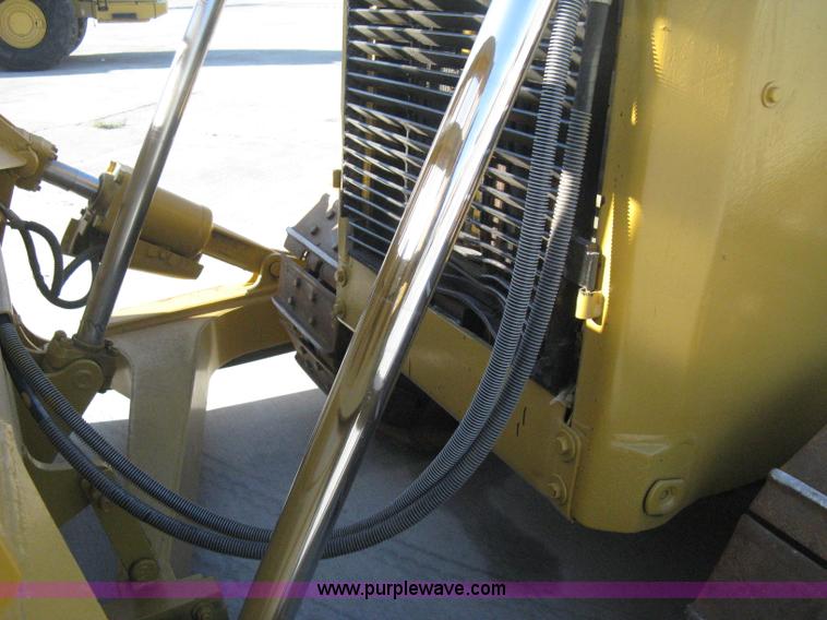 image for item B8200 1997 Caterpillar D6R XL dozer