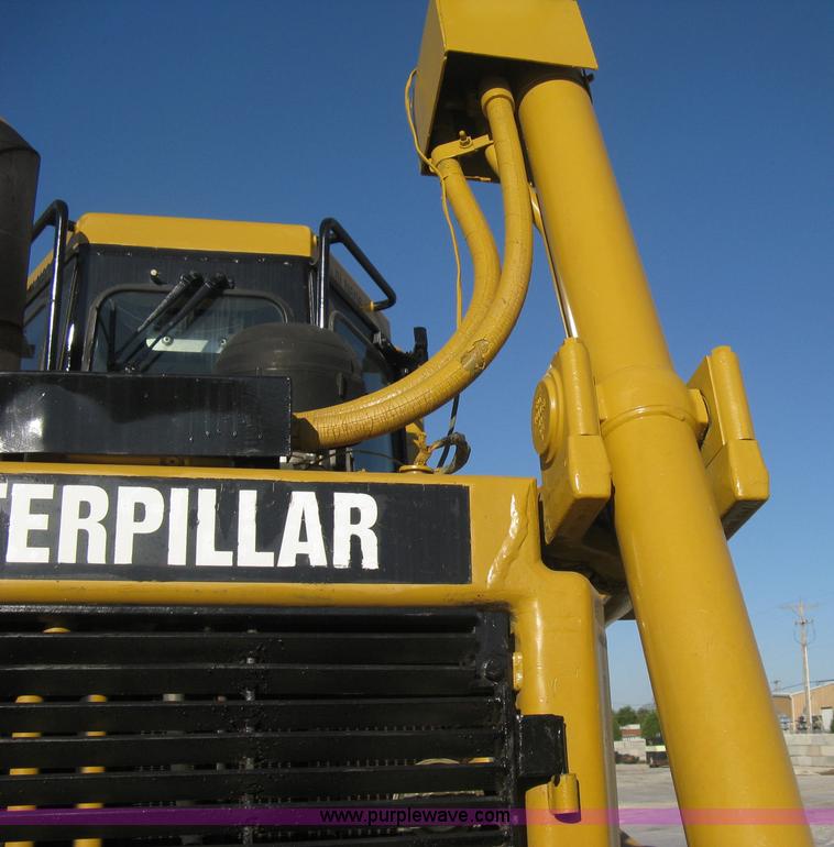 image for item B8200 1997 Caterpillar D6R XL dozer