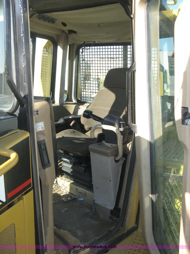 image for item B8200 1997 Caterpillar D6R XL dozer