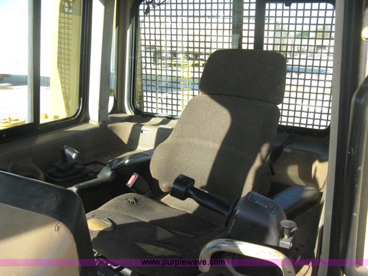 image for item B8200 1997 Caterpillar D6R XL dozer