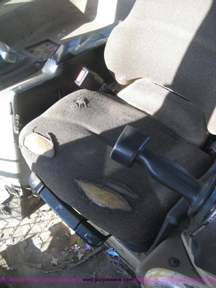 image for item B8200 1997 Caterpillar D6R XL dozer