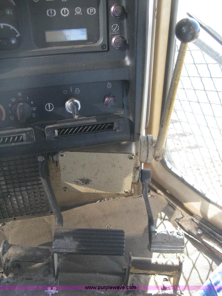 image for item B8200 1997 Caterpillar D6R XL dozer