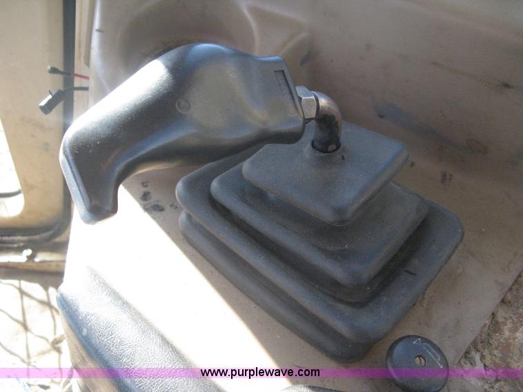 image for item B8200 1997 Caterpillar D6R XL dozer