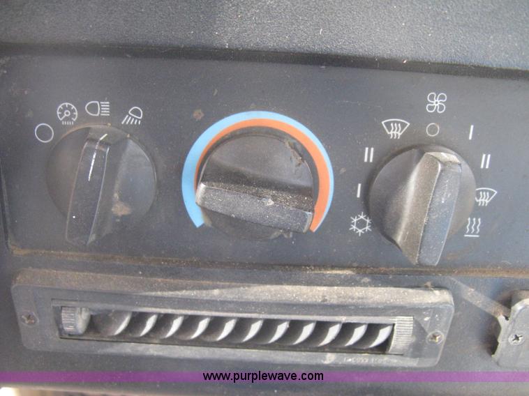 image for item B8200 1997 Caterpillar D6R XL dozer