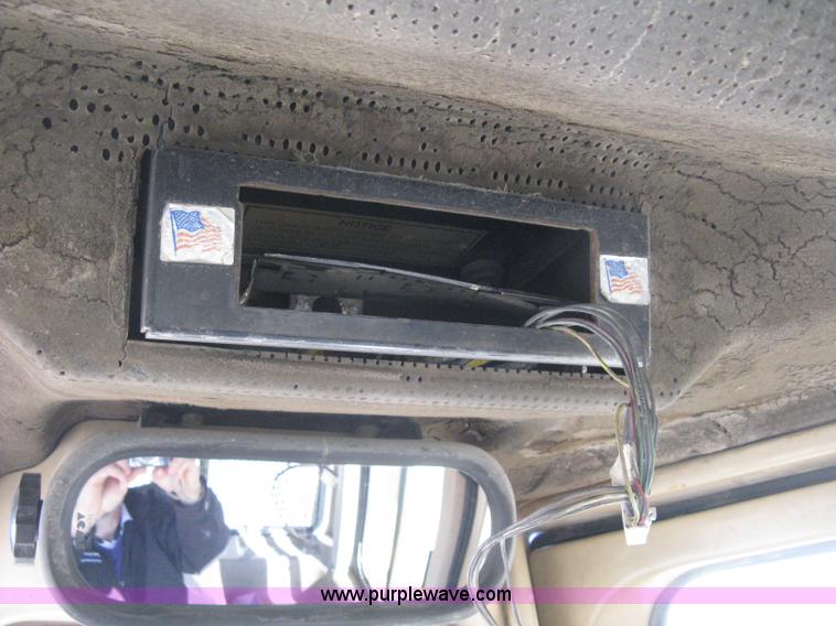 image for item B8200 1997 Caterpillar D6R XL dozer