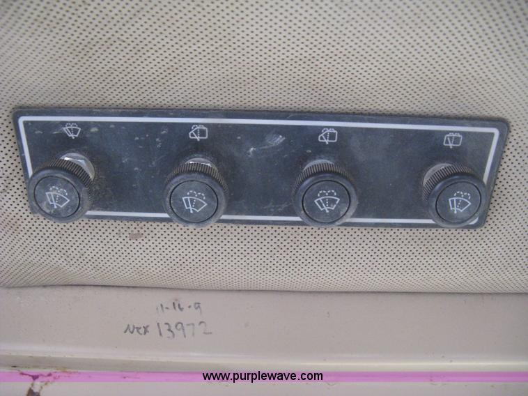 image for item B8200 1997 Caterpillar D6R XL dozer