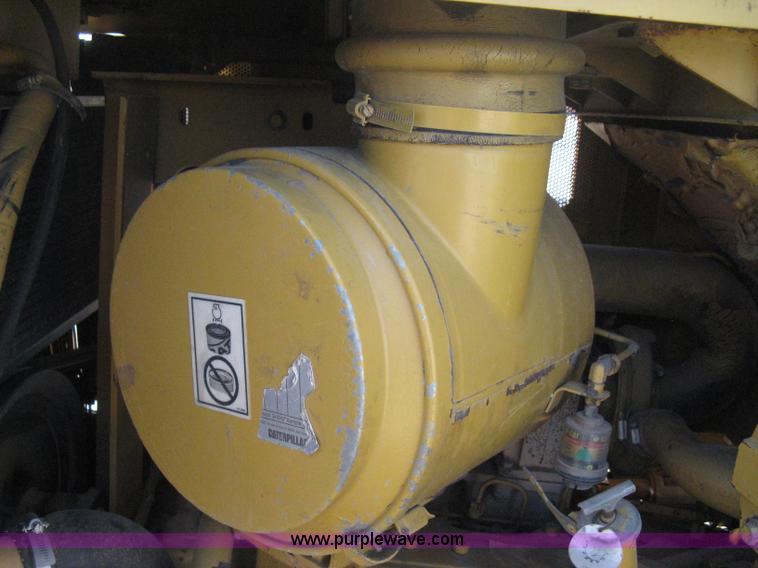 image for item B8200 1997 Caterpillar D6R XL dozer