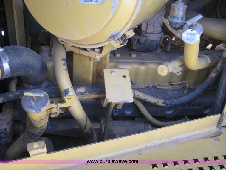 image for item B8200 1997 Caterpillar D6R XL dozer